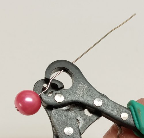 Judy Larson's Two Ways to Make Simple Loops - , Findings & Components, Toggles & Clasps, Earwire & Headpin, Loops, Wire Loop, Wrapped Wire Loop, Pull the headpin tightly through the hole